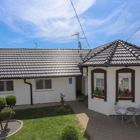Apartman Veronika Ðakovo Bagian luar foto